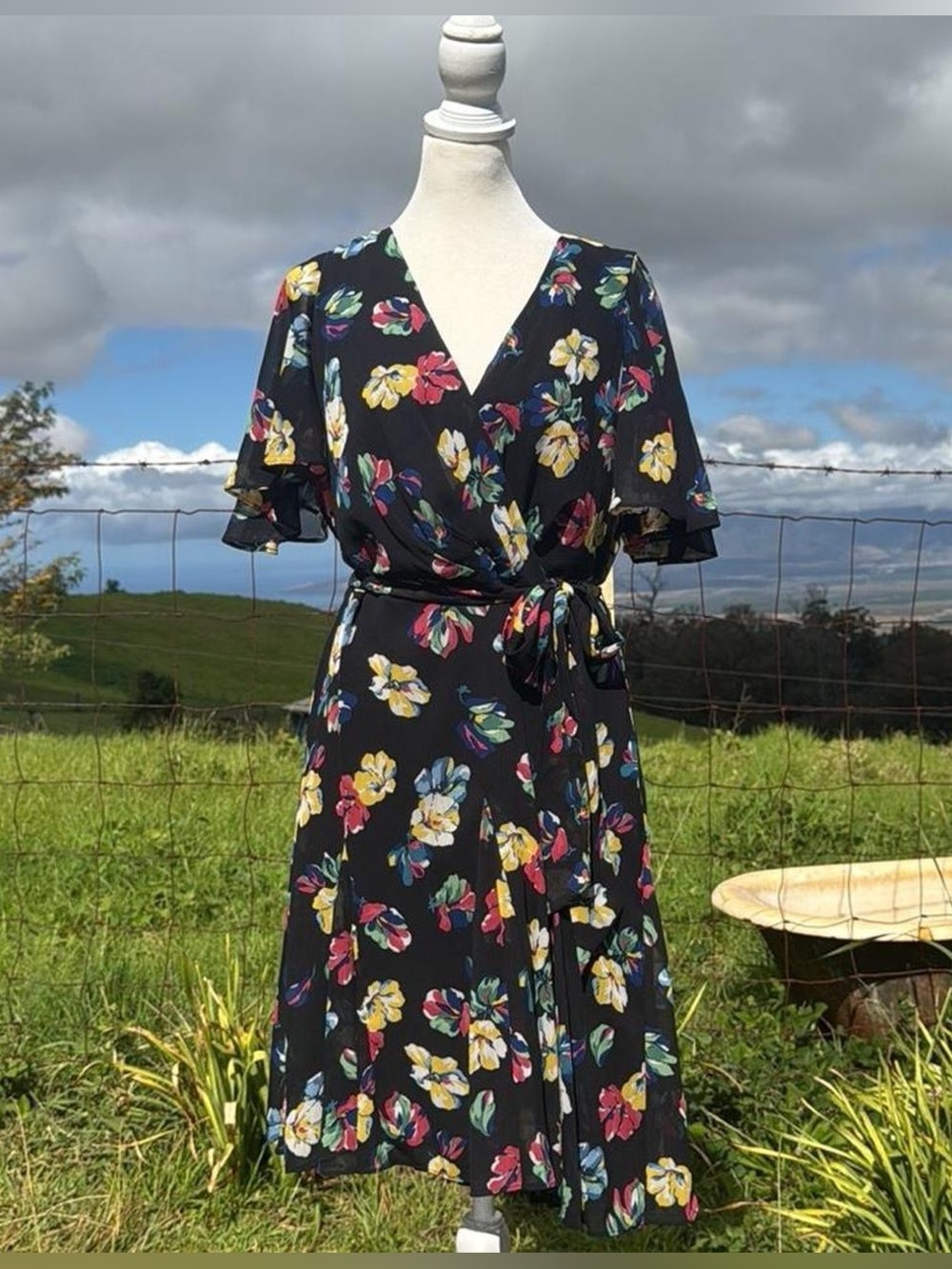 Lauren Ralph Lauren Floral Crinkle
Georgette Surplice Black Flowy Dress 10